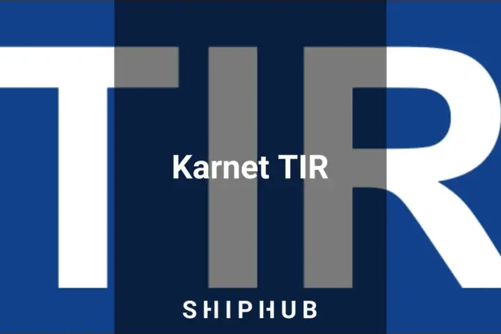 Duże białe litery TIR na granatowym tle. Pośrodku napis "Karnet TIR" i poniżej "SHIPHUB".