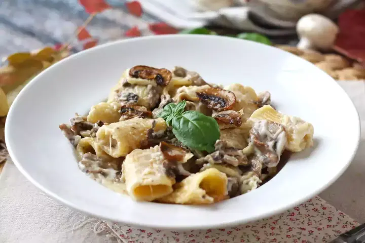 Kremowe spaghetti z grzybami: Mój przepis na mistrzowski smak!