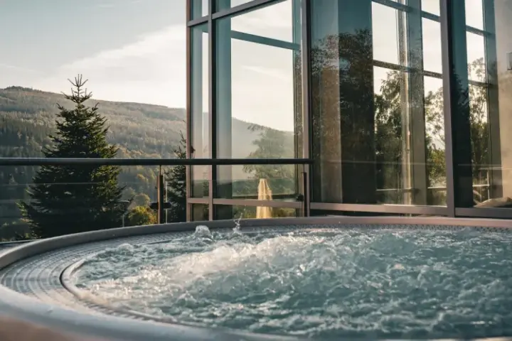Jak korzystać z jacuzzi w hotelu – uniknij błędów i ciesz się relaksem