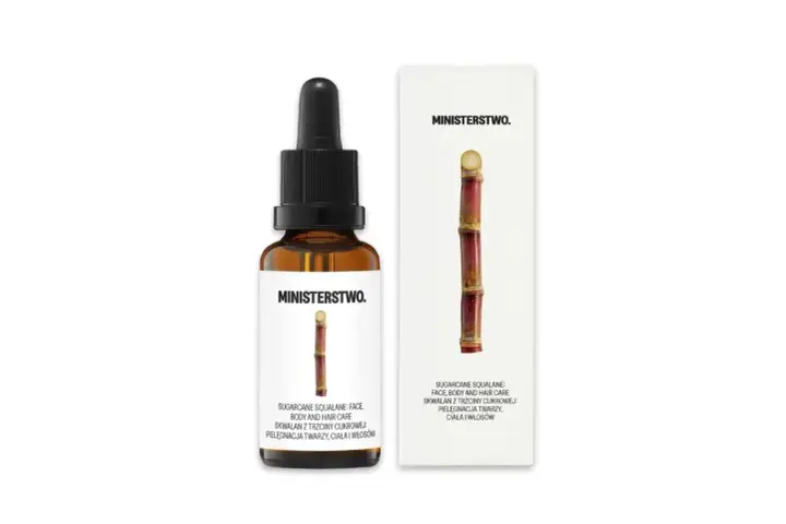 Buteleczka z serum i opakowanie z trzciną cukrową.
