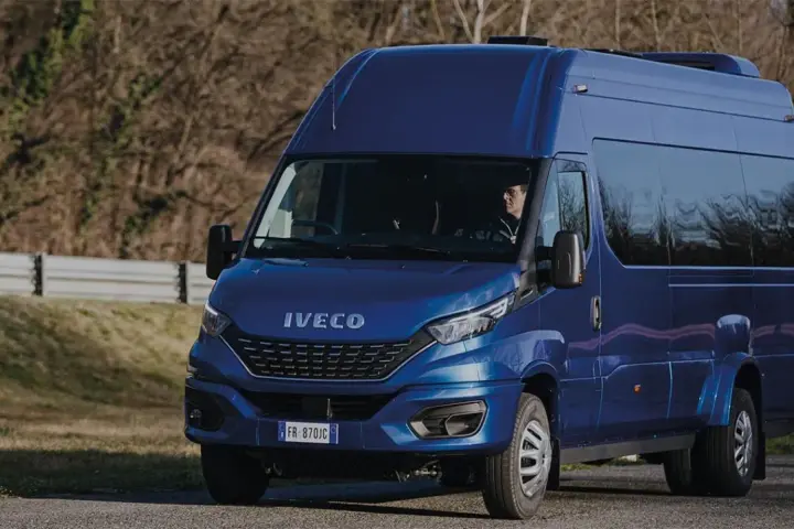 Ile za km bus 20 osobowy – poznaj ukryte koszty wynajmu