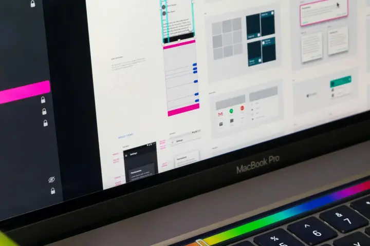 W czym pisać strony internetowe? Odkryj najlepsze narzędzia i porady
