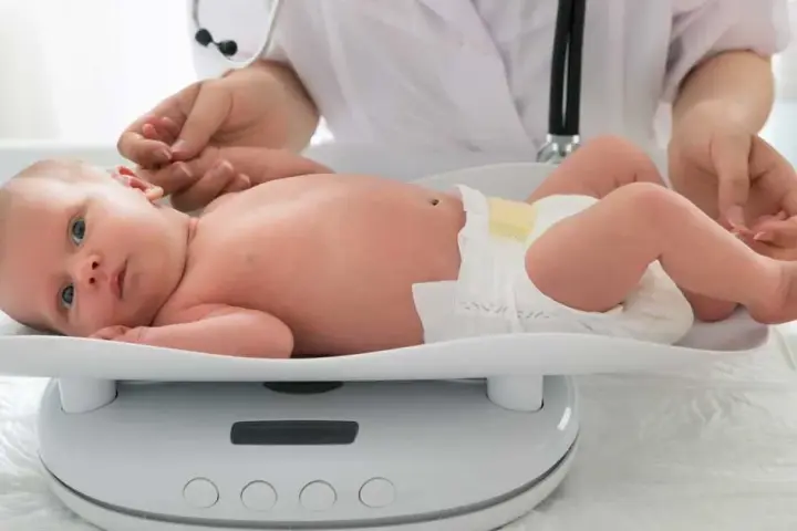 Waga miesięcznego dziecka: Kiedy jest OK, a kiedy do lekarza?