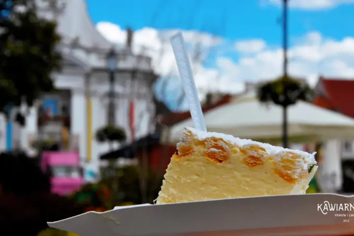 Wadowice: Gdzie zjeść? Najlepsze kremówki, obiady i pizza!