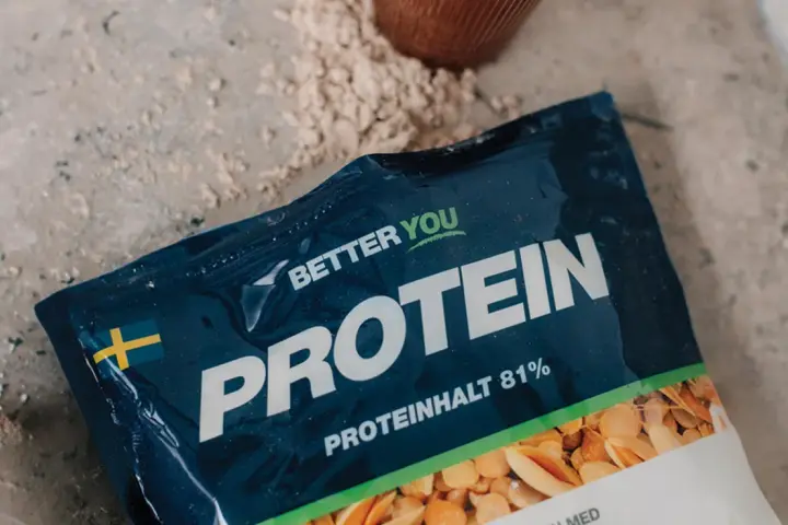 En påse Better You Protein med 81% proteinhalt. Perfekt för dig som vill ha ett långsamt protein för en jämn energitillförsel.