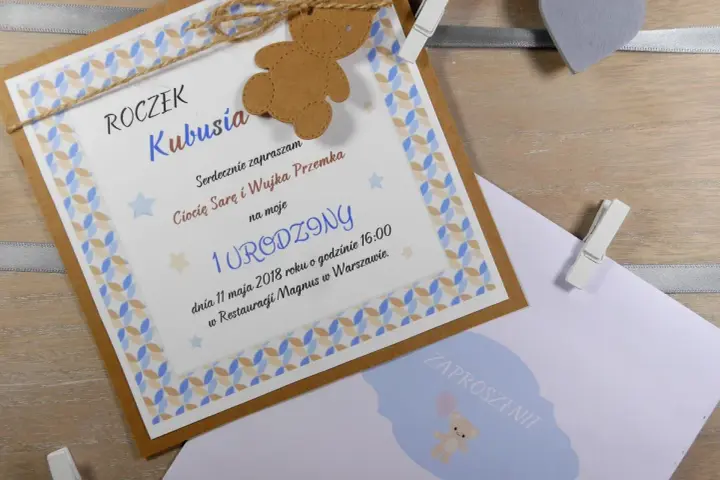 Jak wypisać zaproszenie z dzieckiem, aby uniknąć niezręczności?