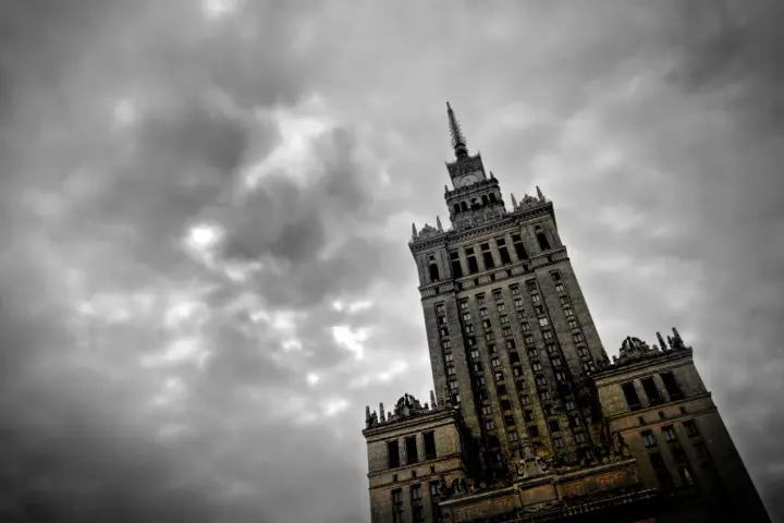 Porównanie salonów rozrywki w Polsce i innych krajach Unii Europejskiej: kompleksowy przewodnik