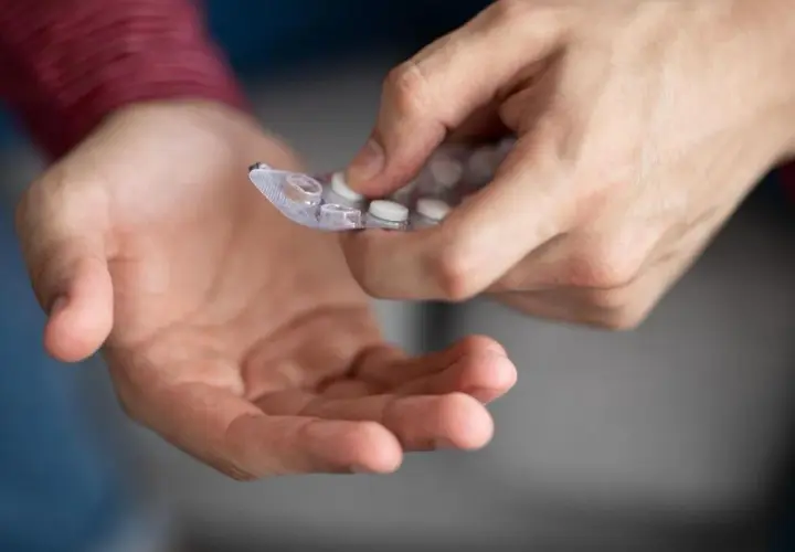 Symptome bei zu hohem Vitamin B12: Warnzeichen und Gesundheitsrisiken