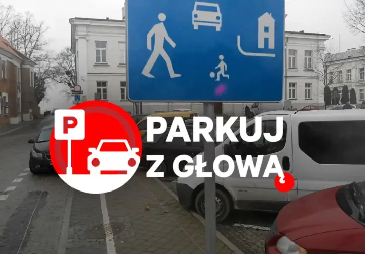 Strefa zamieszkania, brak wyznaczonych miejsc do parkowania. Znak "Parkuj z głową" przypomina o ostrożności.