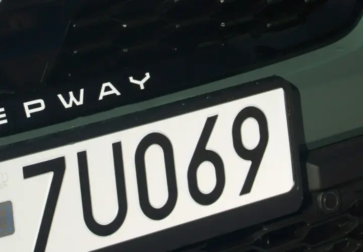 Tablica rejestracyjna F 7U069 z napisem STEPWAY. Czekam na bha rejestracja.