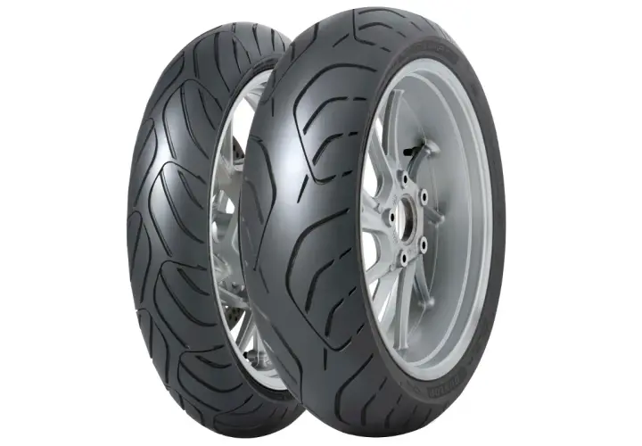 Dos neumáticos de moto Dunlop Roadsmart 3, con su banda de rodadura distintiva, listos para ofrecer gran agarre y rendimiento.
