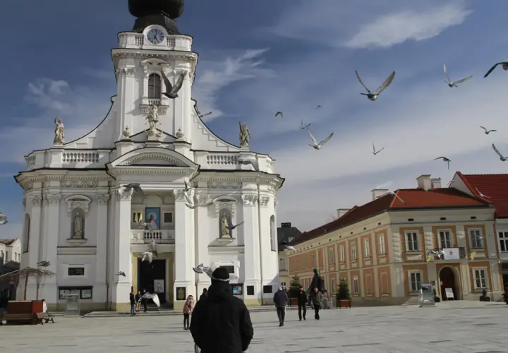 Wadowice: Co zwiedzić? Przewodnik po mieście JP2 i kremówek