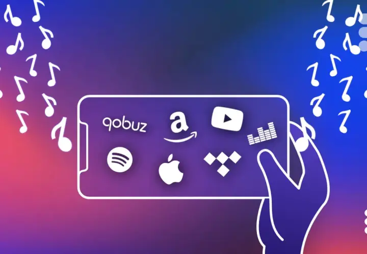 Une main tient un smartphone affichant plusieurs logos d'application musicale : Qobuz, Amazon Music, YouTube Music, Spotify, Apple Music et Tidal.