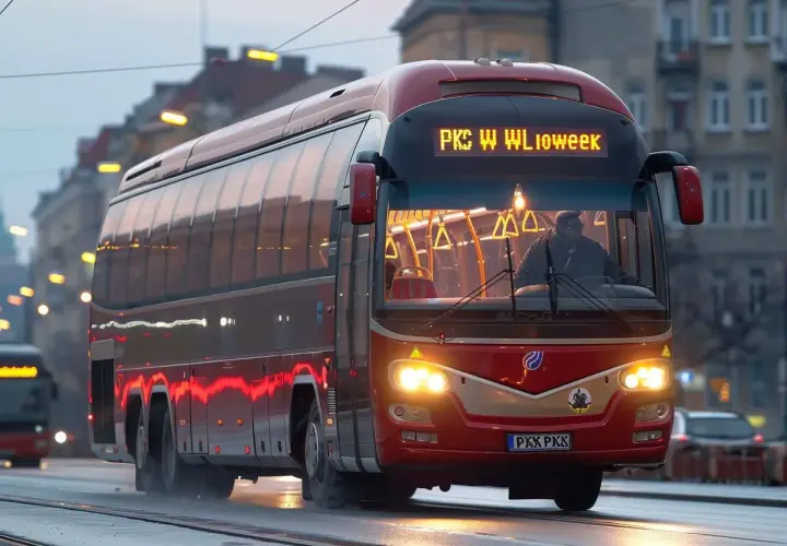 Czerwony autobus PKS Włocławek na mokrej ulicy, idealny do zakupu biletów miesięcznych.