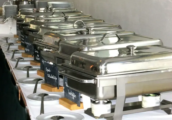 Jak otworzyć catering w domu i uniknąć kosztownych błędów