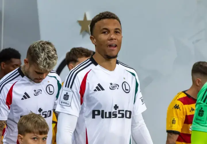 Piłkarze Legii Warszawa w nowych strojach, gotowi do gry. Czekamy na kolejne udane legia transfery!