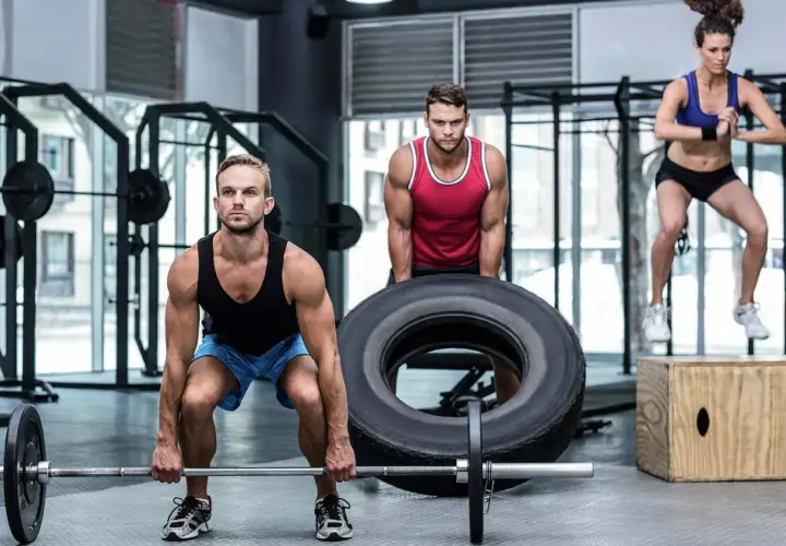 Crossfit czy siłownia – co wybrać dla najlepszych efektów treningowych?