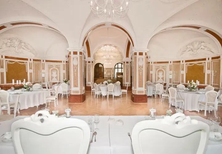 Gdzie zjeść w Mosznej? Odkryj najlepsze restauracje i bary