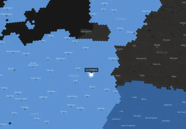 Mapa pokazuje zasięg Starlink w Europie. Obszary niebieskie oznaczają dostępność usługi, a czarne - brak.