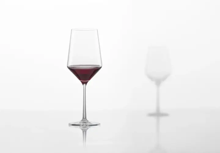 Verre de vin rouge, idéal pour déguster un Sauternes à la température parfaite.