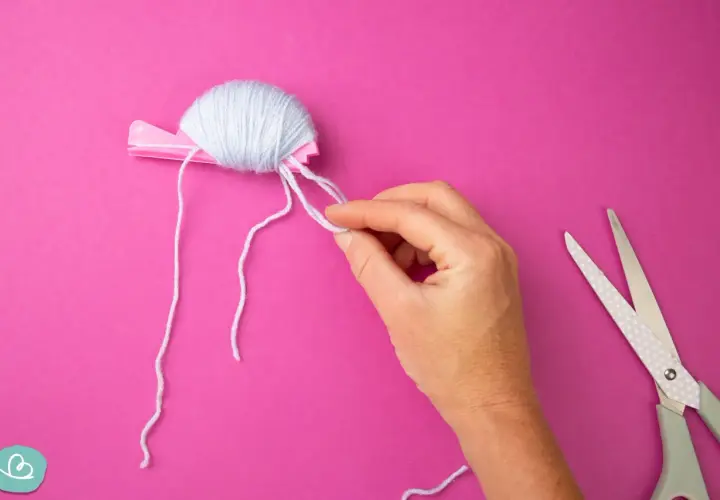 DIY Bommel für Mützen: So gelingen Ihre Pompons perfekt!