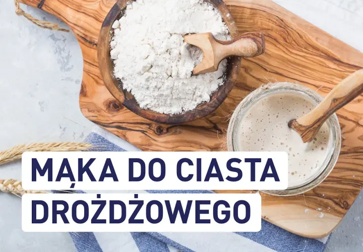 Mąka do ciasta drożdżowego w drewnianej misce i zakwas w słoiku. Idealne składniki na puszyste wypieki.