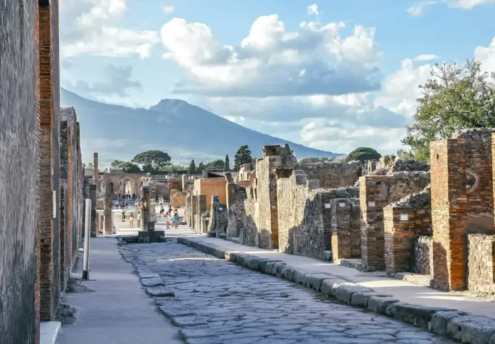Gdzie leżą Pompeje? Zaplanuj podróż do miasta zatrzymanego w czasie
