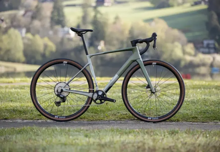Nowy rower gravel, idealny na szutrowe trasy i nie tylko. Poznaj możliwości gravel co to znaczy!