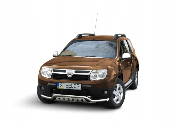Brązowy Dacia Duster z orurowaniem przednim i relingami dachowymi, gotowy na przygodę.