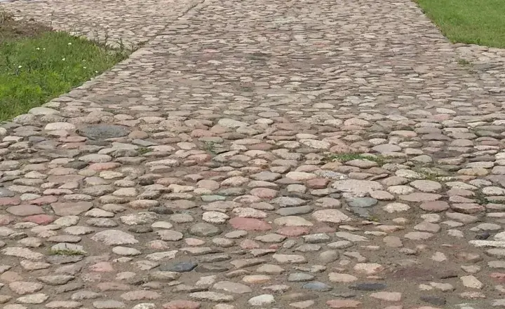 Jak zrobić podjazd z kamienia - krok po kroku, uniknij najczęstszych błędów