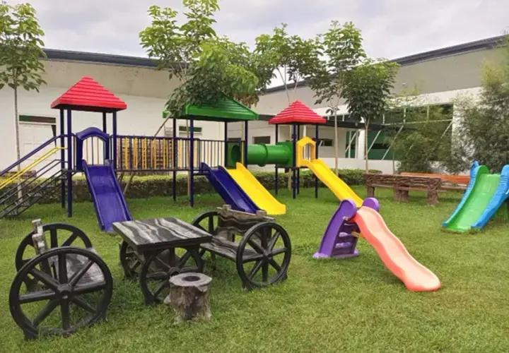 Czym pomalować drewniany plac zabaw, aby zapewnić bezpieczeństwo dzieciom?