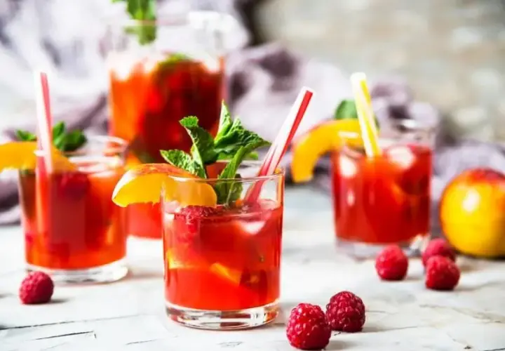 Najlepsze przepisy na drink z soplicy malinowej na każdą okazję