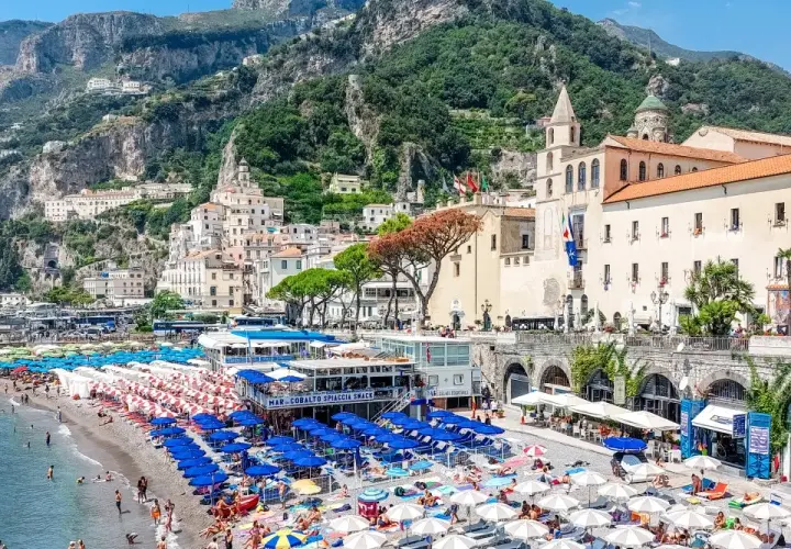  Odkryj niesamowite Wybrzeże Amalfi we Włoszech | Podróże 2023