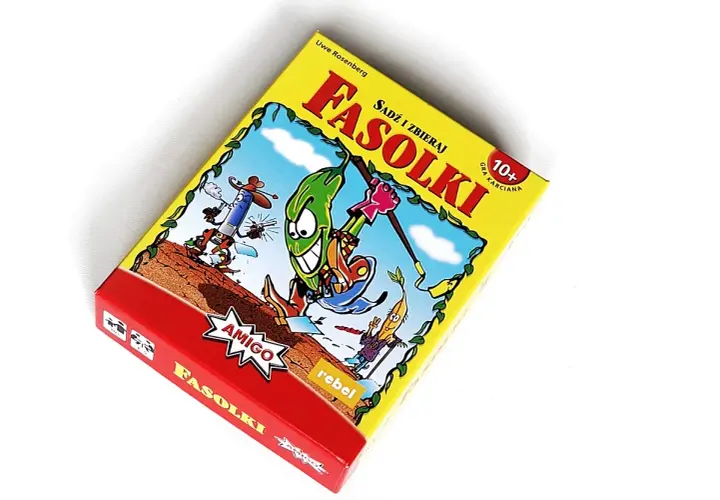 Pudełko gry karcianej "FASOLKI" z zabawnymi, antropomorficznymi warzywami w akcji.