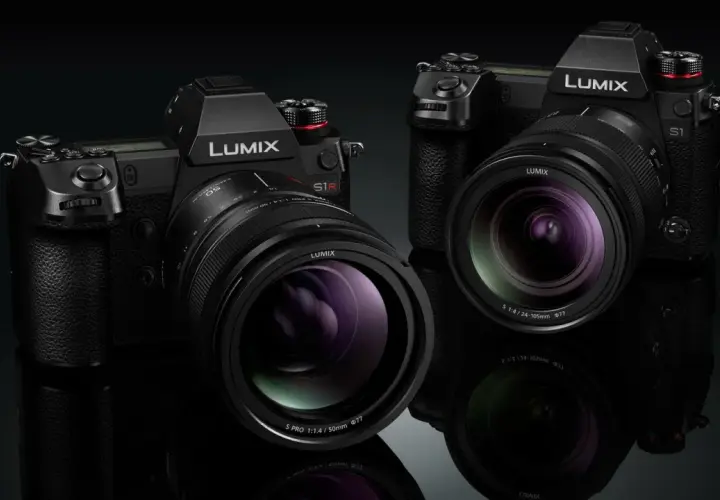 Dwa aparaty Panasonic Lumix S1 i S1R z obiektywami, gotowe do uchwycenia każdej chwili.
