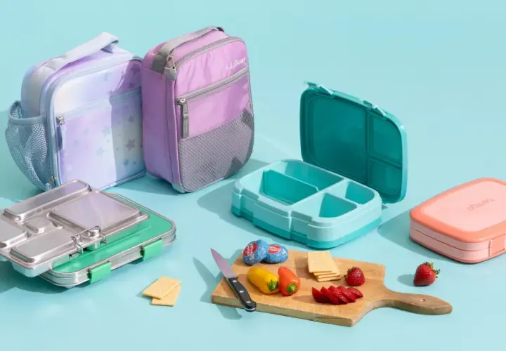Colorful lunch bags and bento boxes, showcasing what is bento in Japanese: a compartmentalized meal for a balanced lunch.