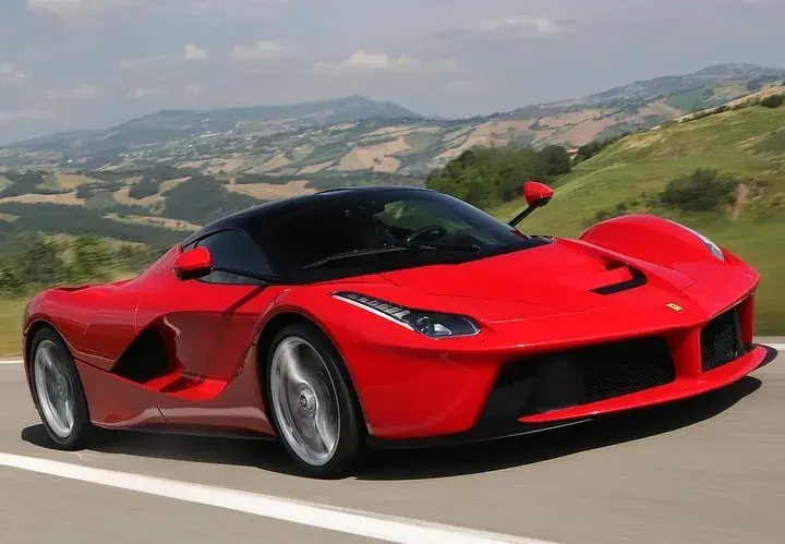 Ferrari LaFerrari ile kosztuje? Sprawdź ceny nowych i używanych modeli