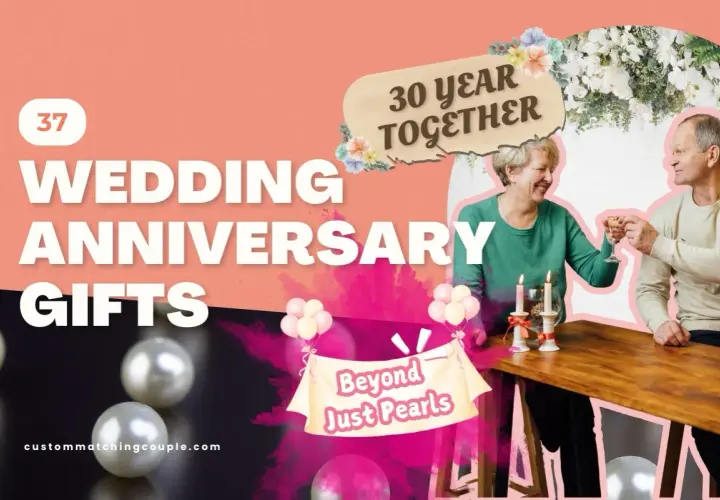 Starsza para wznosi toast, obok napisu "30 Year Together" i pereł.