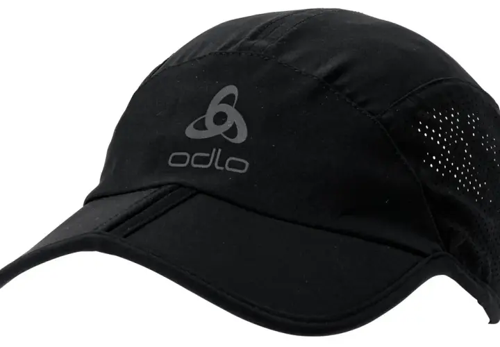 Czarna czapka w upał: Mit czy ochrona przed udarem słonecznym?