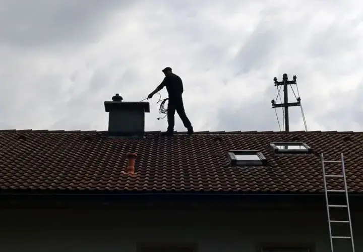 Ile bierze kominiarz za odbiór domu? Ceny i czynniki wpływające na koszt
