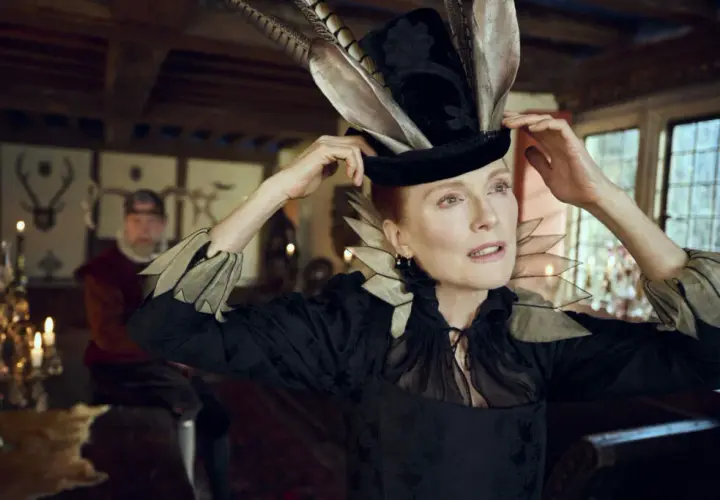 Julianne Moore w seksownym i krwawym kostiumie. Mroczna recenzja miniserialu Mary & George
