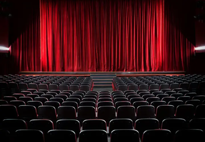 Ile zarabia inspicjent w teatrze? Fakty, które musisz znać