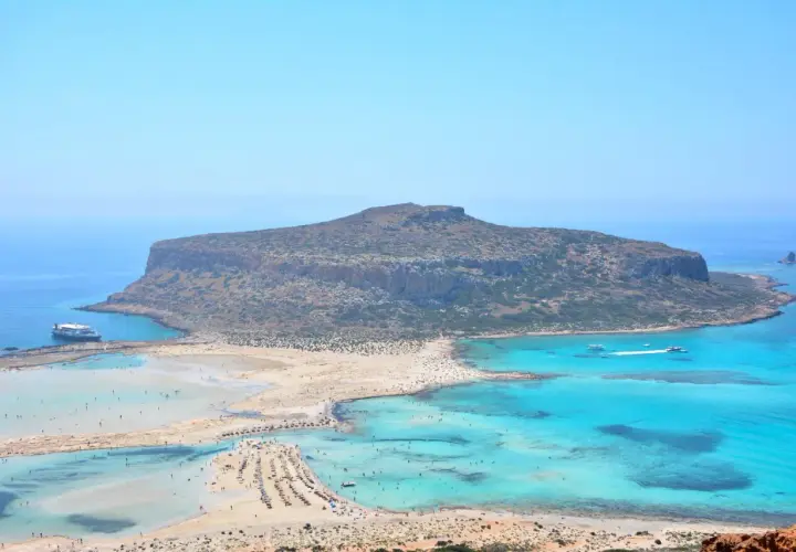 Playa de Balos, Creta que ver. Aguas turquesas, arena blanca y una isla imponente. Un paraíso para disfrutar.
