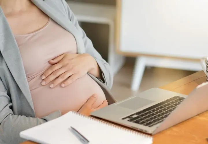 Ciężarna na umowie zlecenie: ochrona, prawa i świadczenia ZUS