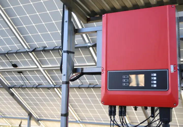 Inwerter 3-fazowy: Klucz do fotowoltaiki >3,68kW - Wybór i Porady