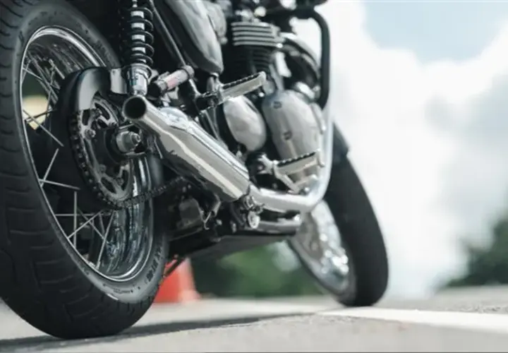Ciśnienie w oponach motocykla: klucz do bezpiecznej jazdy