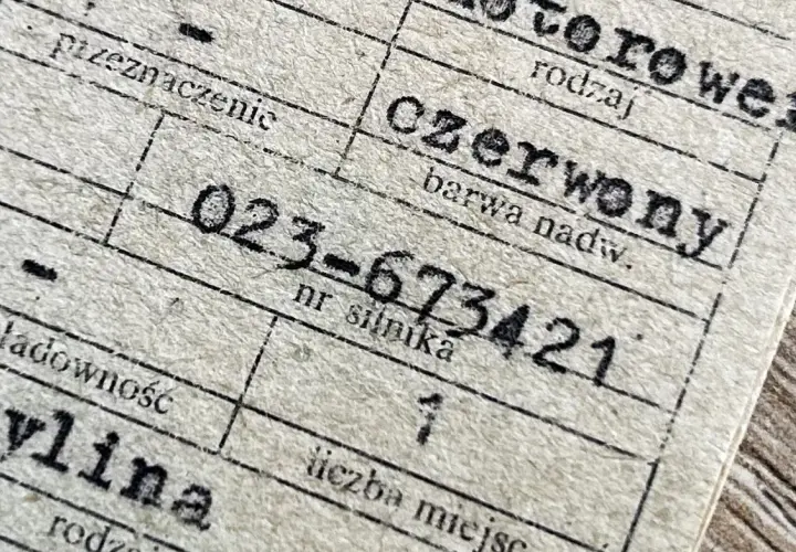Numer silnika 023-673421 widoczny na starym dokumencie.