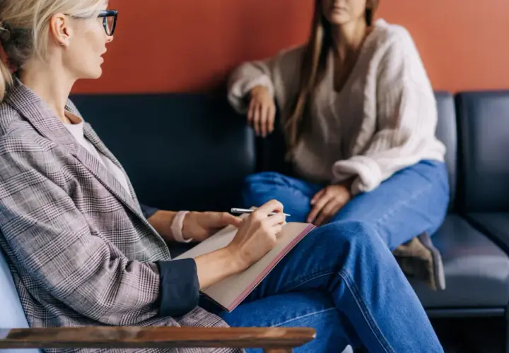 Terapia integracyjna – jak łączenie metod terapeutycznych zmienia życie na lepsze