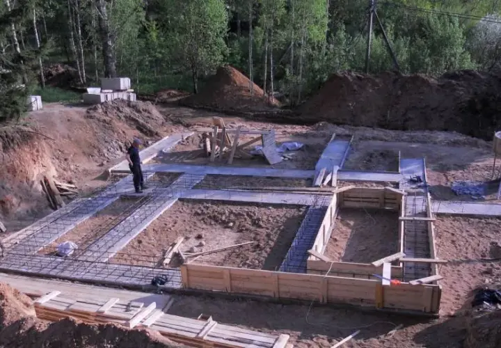 Jak zrobić płytę fundamentową krok po kroku - poradnik budowlany