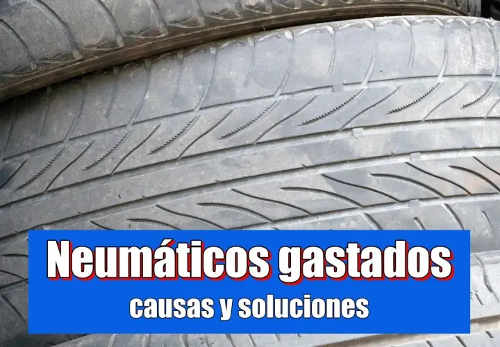 Neumáticos gastados por el exterior, indicando desgaste irregular en las ruedas delanteras.
